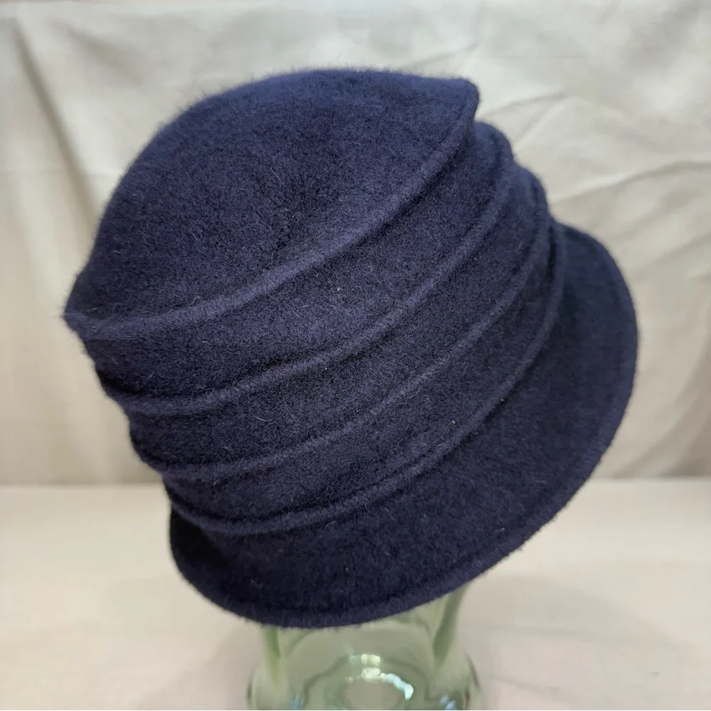 Wool Navy Blue Women's Hat - Flower & Ribbed